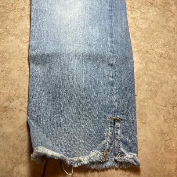 Kensie The Effortless Skinny Crop Ankle Jeans Raw Hem Size 10/30 Light Wash - Picture 3 of 5